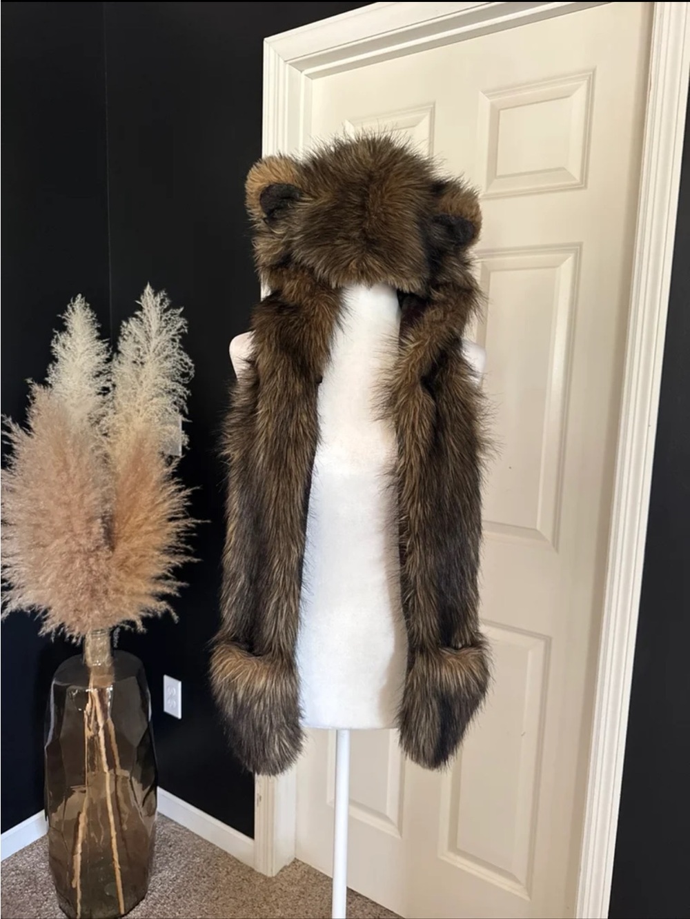 SPIRITHOOD LIMITED EDITION FAUX FUR SPIRITHOOD GRIZZLY BEAR
Collector’s Edition